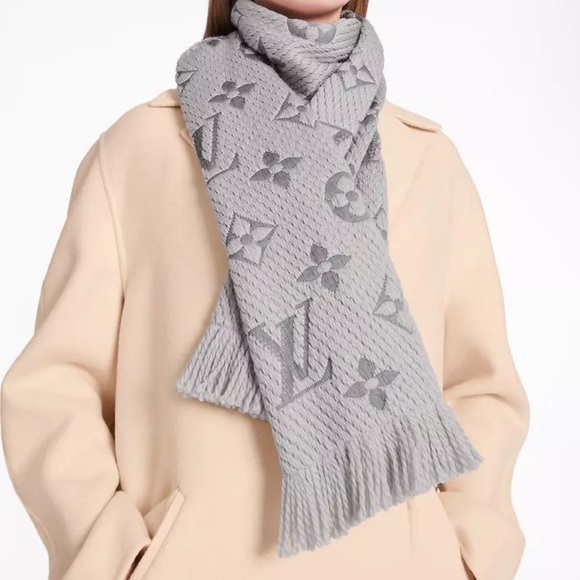 Authentic Logo Mania Scarf Louis Vuitton - Picture 4 of 14
